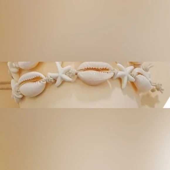 🛍️BUNDLE ONLY ITEM🛍️ Shell Bracelet with Starfish Accents - Picture 2 of 6